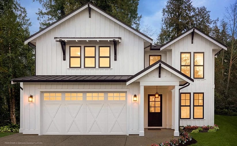 COACHMAN® COLLECTION – authentic-looking insulated steel and composite carriage house garage doors